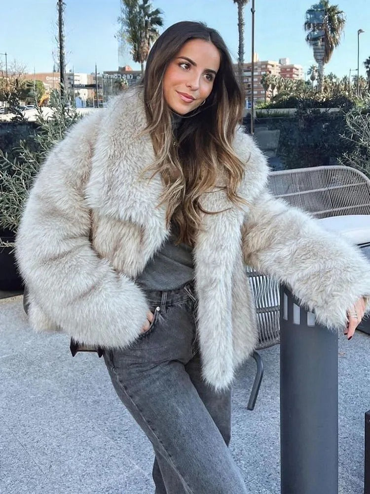 Alena | Elegancka kurtka futrzana