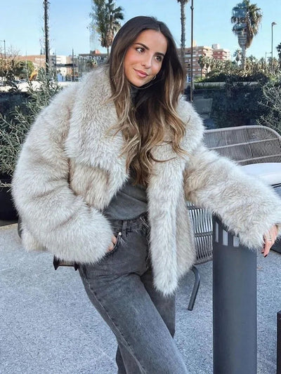 Alena | Elegancka kurtka futrzana