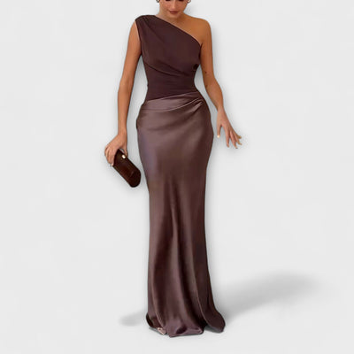 Emilia | Elegancka sukienka maxi na jedno ramię z fałdami