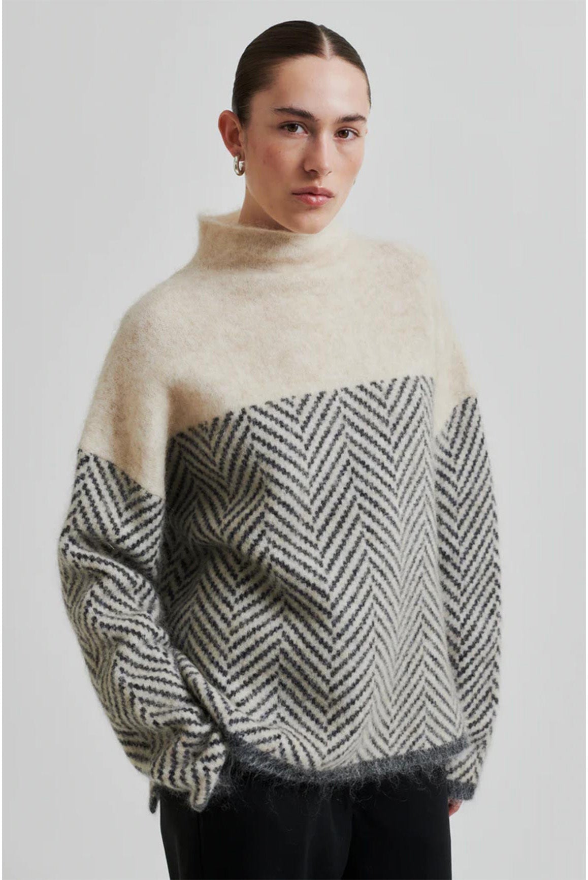 Romane | Elegancki sweter